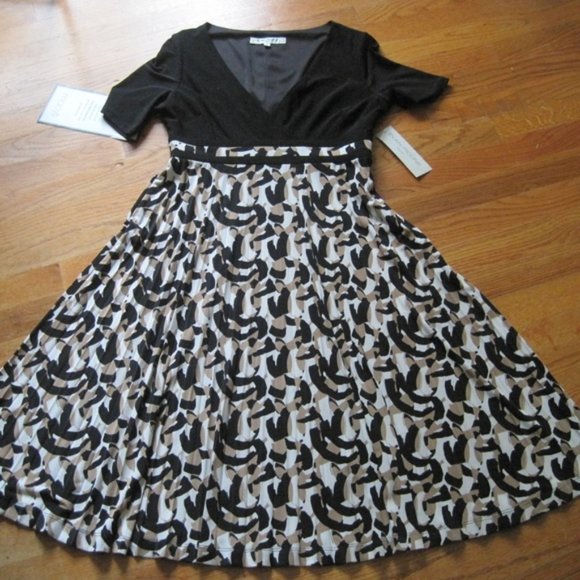 NWT! London Town with Pleated Skirt Business Casual Dress woman's size 6 - Picture 2 of 7